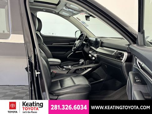 Used 2025 Kia Telluride S FWD image 21