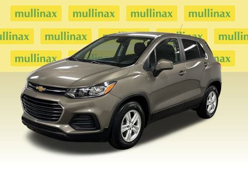 Used 2020 Chevrolet Trax LS w/ Tint and Cruise Package image 8