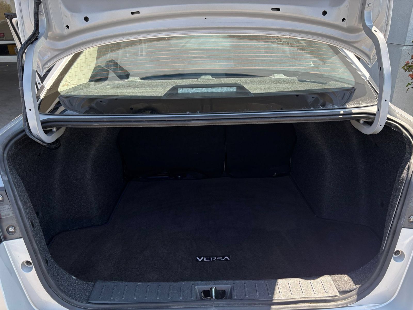 Used 2025 Nissan Versa SV FWD image 29