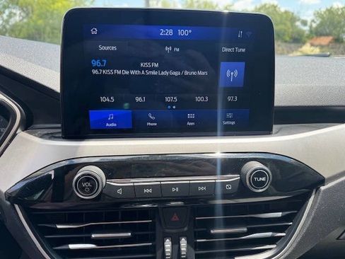 Used 2020 Ford Escape SE image 39