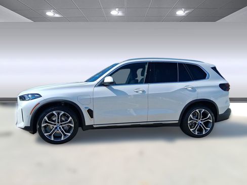 New 2026 BMW X5 xDrive50e image 2