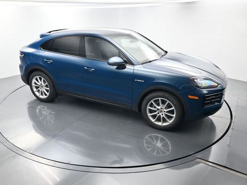 Certified 2025 Porsche Cayenne E-Hybrid Coupe image 44