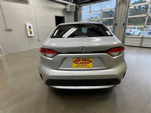 Used 2020 Toyota Corolla LE FWD image 4