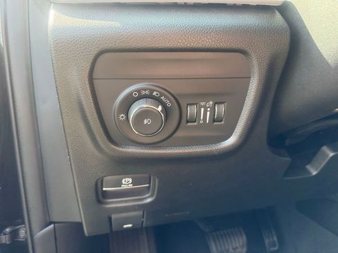 Used 2023 Jeep Grand Cherokee Limited AWD/4WD image 18