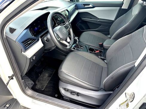 Used 2023 Volkswagen Taos SE w/ Panoramic Sunroof Package FWD image 11