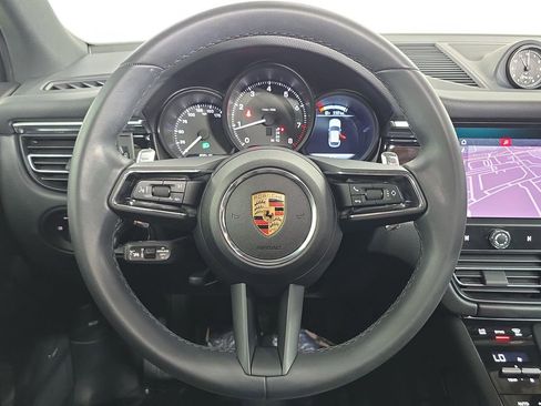 Certified 2025 Porsche Macan image 14