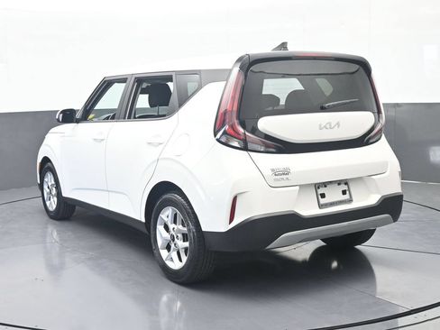 Used 2024 Kia Soul LX w/ Option Group 015 FWD image 4