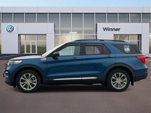 Used 2022 Ford Explorer XLT w/ Equipment Group 202A AWD/4WD image 2