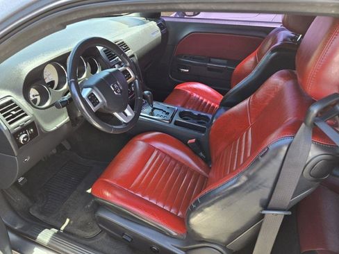 Used 2012 Dodge Challenger SXT RWD image 9