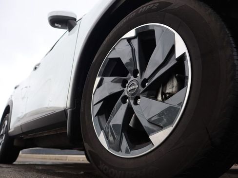 Certified 2025 Nissan Rogue SV image 9