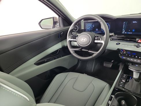 New 2025 Hyundai Elantra Limited image 5