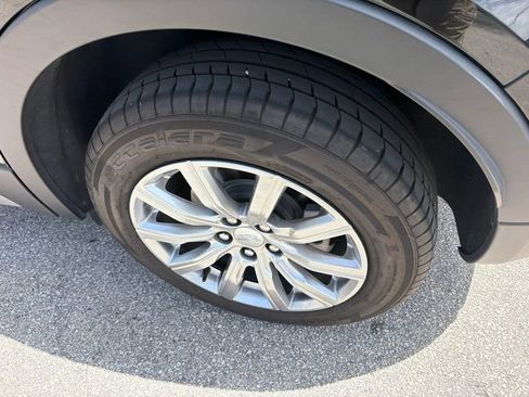 Used 2023 Cadillac XT4 Premium Luxury FWD image 9