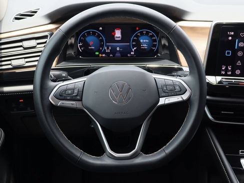Used 2024 Volkswagen Atlas SE FWD image 13