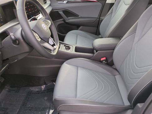 New 2026 Volkswagen Tiguan SE image 15