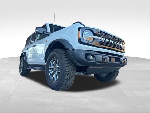 New 2025 Ford Bronco Badlands image 9