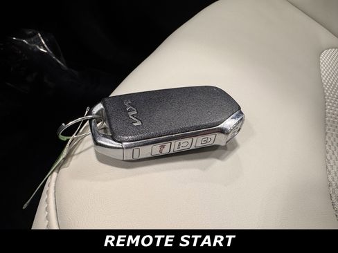 Used 2023 Kia Niro EX image 11