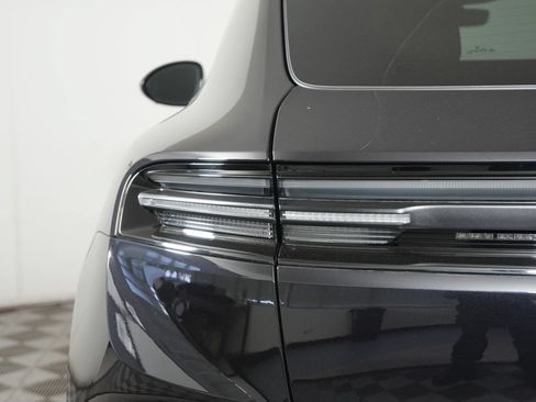 Certified 2025 Porsche Macan 4S Electric AWD/4WD image 12