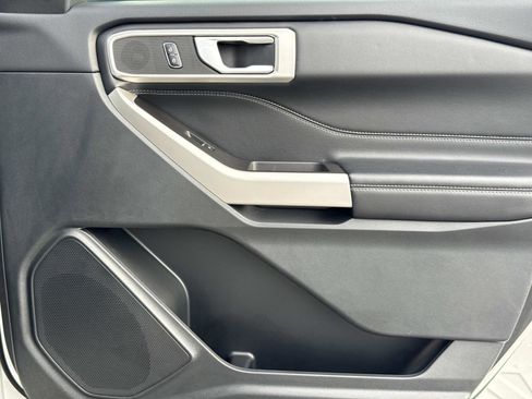 Used 2023 Ford Explorer XLT image 18