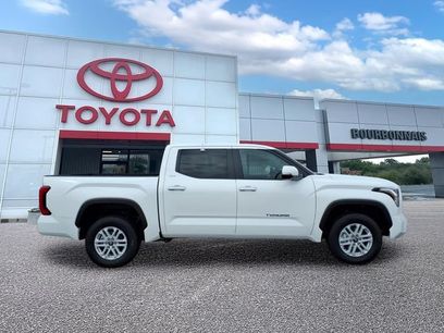 New 2026 Toyota Tundra SR5 w/ SR5 Premium Package