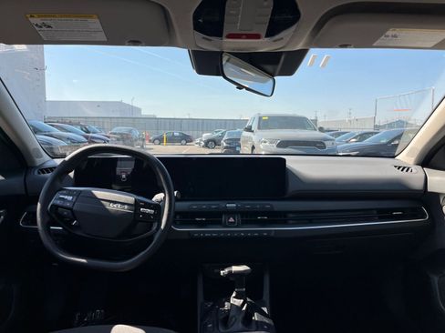 Used 2025 Kia K4 LXS image 33