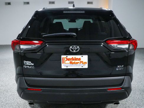 Used 2025 Toyota RAV4 XLE AWD/4WD image 8