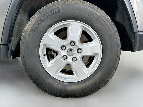 Used 2013 Jeep Grand Cherokee Laredo AWD/4WD image 29