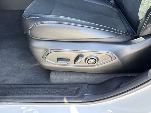 New 2025 Jeep Grand Cherokee L Altitude image 12