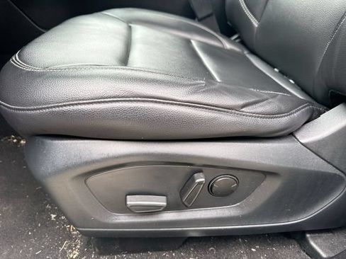 Used 2020 Ford Explorer XLT w/ Equipment Group 202A AWD/4WD image 36