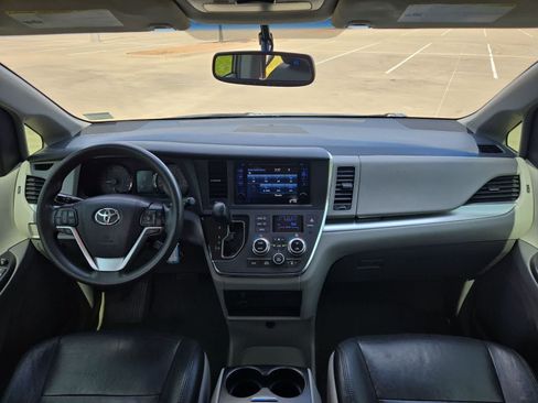 Used 2017 Toyota Sienna LE FWD image 13