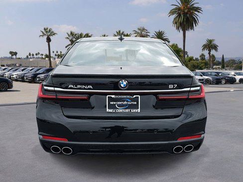 Used 2022 BMW ALPINA B7 xDrive w/ Luxury Rear Seating Package image 6