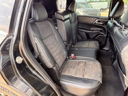 Used 2023 Mitsubishi Outlander SE FWD image 25