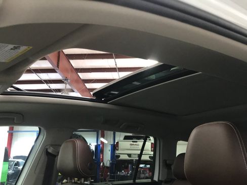 Used 2023 Volkswagen Atlas SE w/ Panoramic Sunroof Package FWD image 10