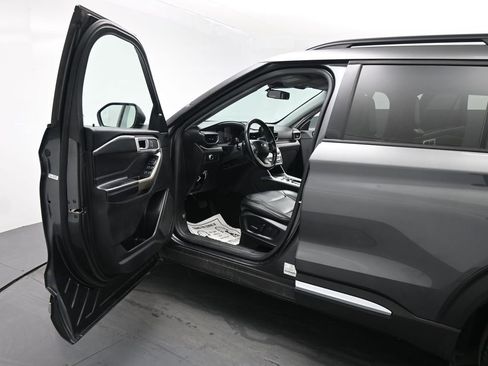 Certified 2020 Ford Explorer XLT w/ Equipment Group 202A image 9