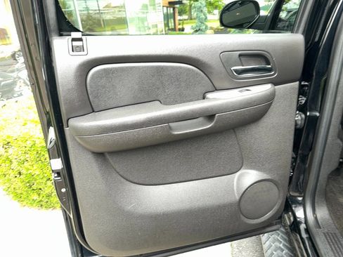 Used 2011 Chevrolet Avalanche LT AWD/4WD image 18