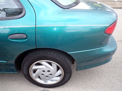 Used 1998 Chevrolet Cavalier Sedan w/ Preferred Equipment Group 1 image 16