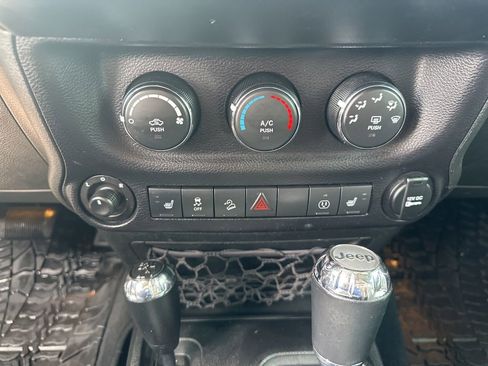 Used 2015 Jeep Wrangler Unlimited Sahara w/ Dual Top Group AWD/4WD image 5