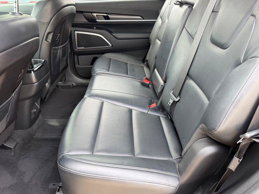 Used 2024 Kia Telluride LX FWD image 12