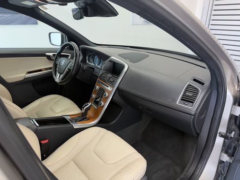 Used 2016 Volvo XC60 T6 Platinum w/ Inscription Package image 25