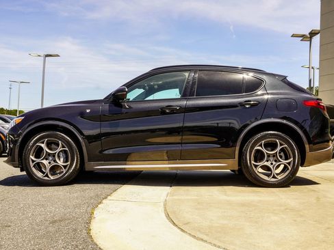 Used 2023 Alfa Romeo Stelvio Ti AWD/4WD image 9