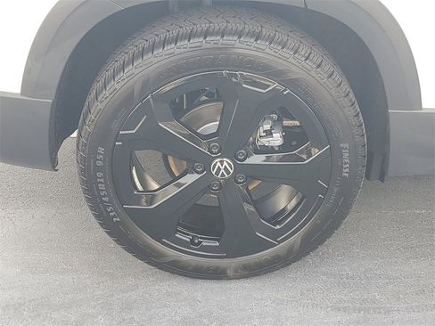 Used 2025 Volkswagen Taos SEL image 7