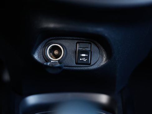 Used 2016 Toyota Yaris L image 44