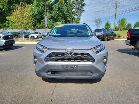 Used 2021 Toyota RAV4 XLE FWD image 2