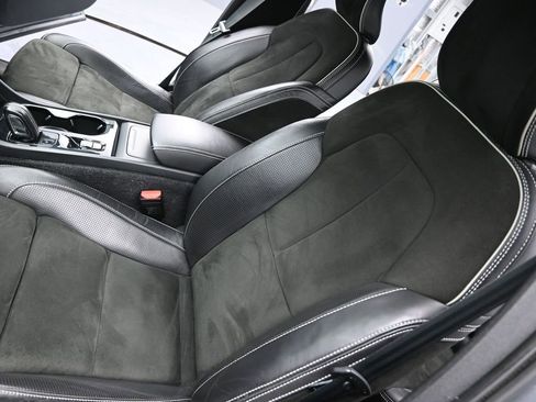 Used 2019 Volvo XC40 T5 R-Design image 9