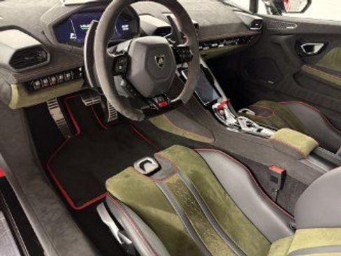 Used 2024 Lamborghini Huracan Sterrato image 2