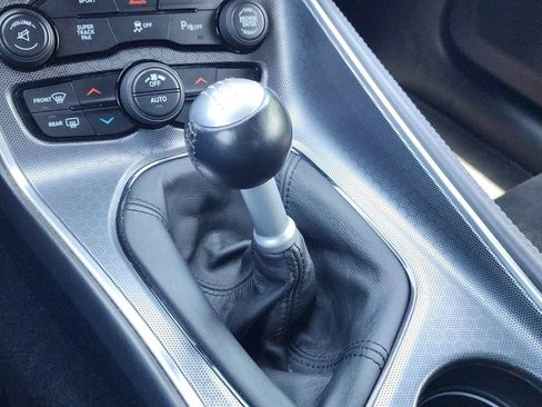 Used 2015 Dodge Challenger R/T Scat Pack w/ Leather Interior Group RWD image 20