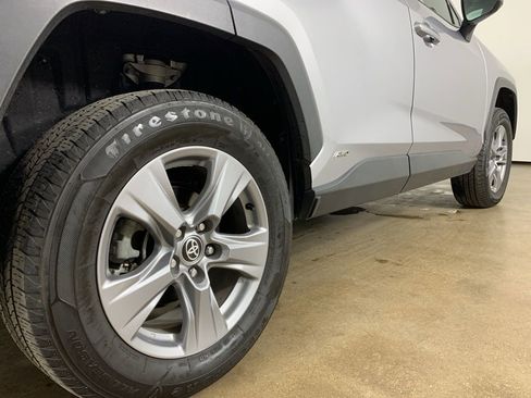 Used 2022 Toyota RAV4 XLE w/ Convenience Package image 9