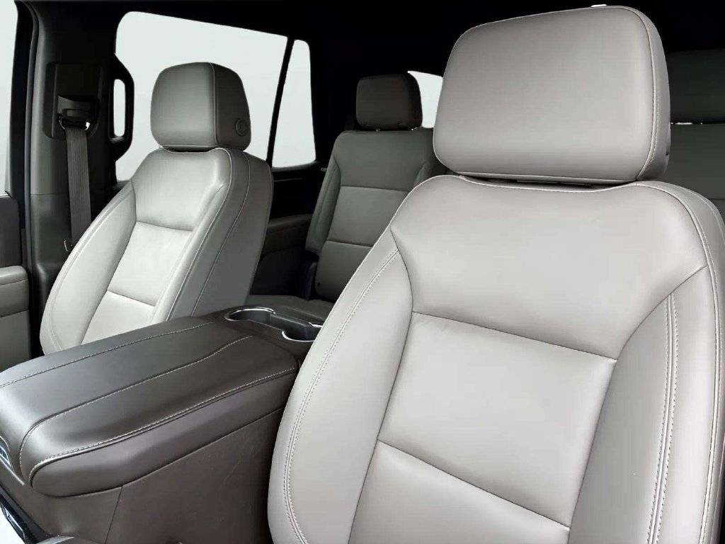 Used 2025 Chevrolet Tahoe LT RWD image 9