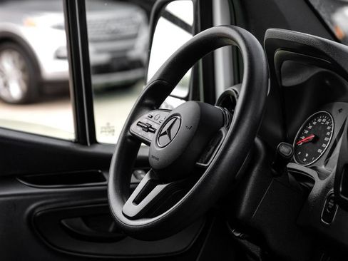 Used 2024 Mercedes-Benz Sprinter 2500 image 10