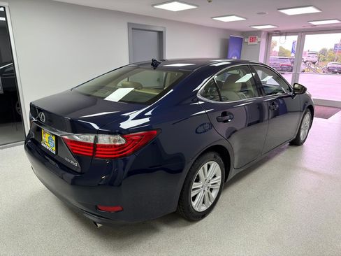 Used 2014 Lexus ES 350 w/ Premium Package FWD image 3