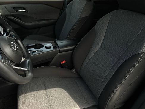 Used 2023 Nissan Rogue SV image 14